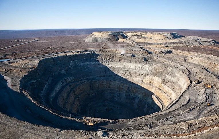 Shaanxi United Chemical's Sodium Cyanide: Opening a New Chapter in Russian Gold Mining Chemical gold mine sodium cyanide price advantage transportation technical support No. 1picture