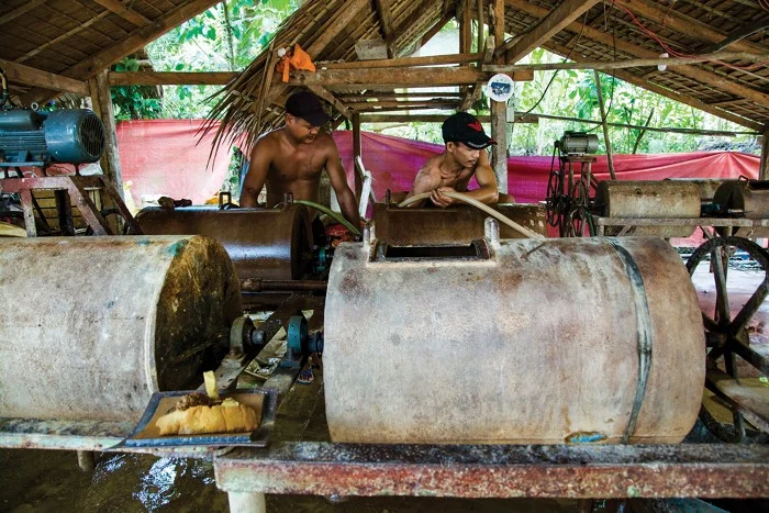 The Push to Mine Gold Without Mercury–often sodium cyanide mercury hydrogen peroxide metabisulfite small - scale gold mining artisanal extraction cyanidation operation Philippines free processing plant No. 1picture