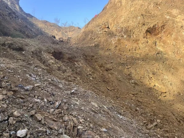 Extracting Gold from Oxidized Ore Sodium cyanide oxidized gold ore extraction gravity separation cyanidatio heap leaching crushing grinding No. 1picture