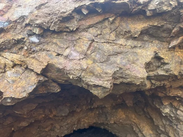 Extracting Gold from Oxidized Ore Sodium cyanide oxidized gold ore extraction gravity separation cyanidatio heap leaching crushing grinding No. 2picture