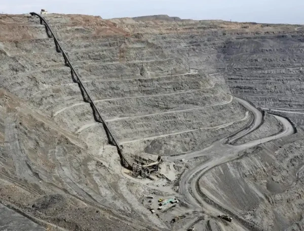 Sodium Cyanide from United Chemical: Empowering Uzbekistan's Gold Hydrometallurgy Chemical Mine Uzbekistan Leaching High-Quality Products Technical Support Transportation and Services No. 4picture