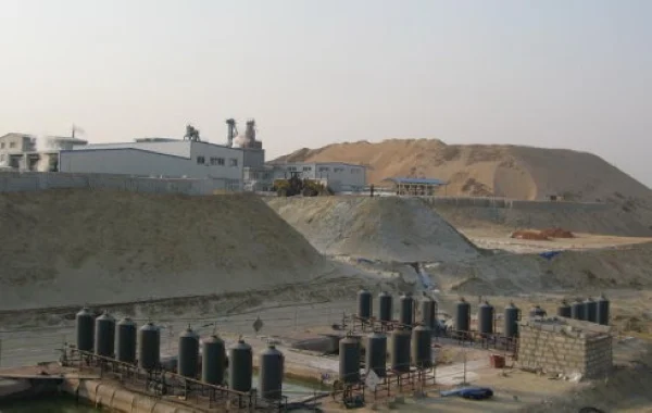 Cyanide Leaching Process in Gold Mining: The Complete from Dissolution to Recovery Shannail Sodium cyanide mining leaching Pre-treatment Crushing Grinding Stirred tank Heap Activated carbon adsorption management Tailings disposal No. 2picture