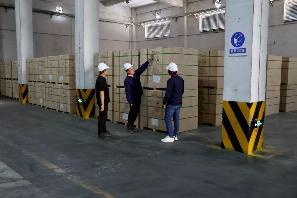 What problems should be paid attention to when storing sodium cyanide?