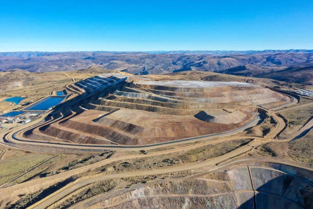 Discussion on the Technology of Extracting Gold with Sodium Cyanide